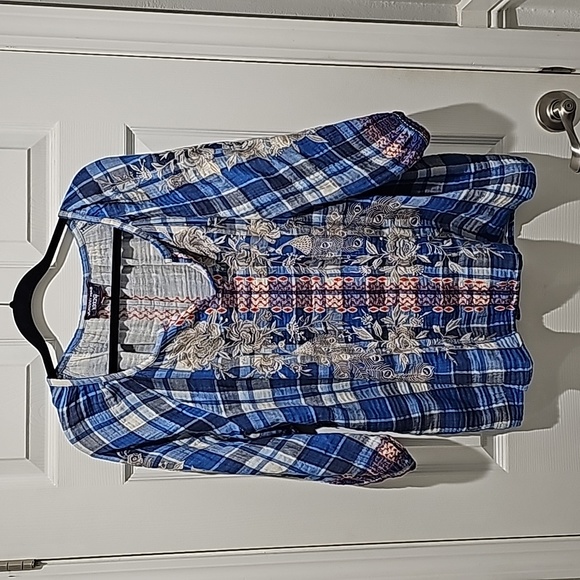 Johnny Was Workshop Surya Split Back Embroidered Top Size M - Picture 6 of 8